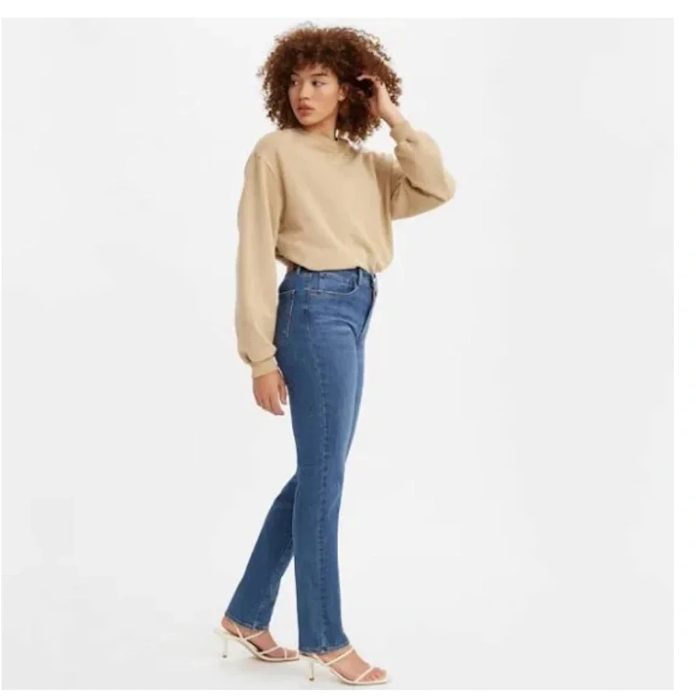 Levi’s | 724 High-rise Straight Leg Jeans 27x32 - Picture 4 of 12